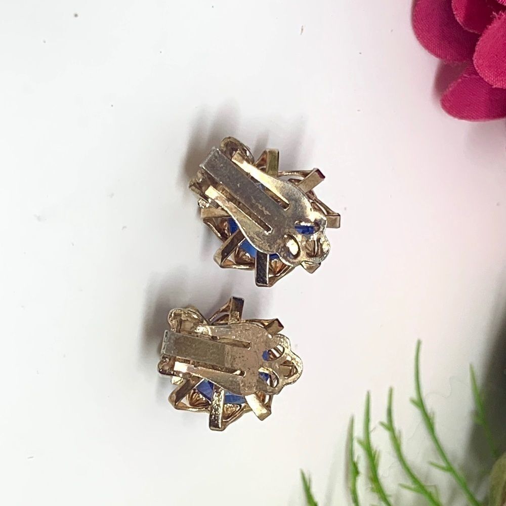 VINTAGE⚜️AUSTRIAN Crystal Blue Clip Earrings - Picture 5 of 8